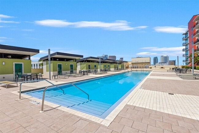 Building Photo - 1208 E Kennedy Blvd