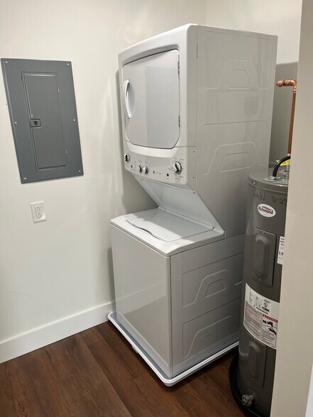 Building Photo - 174 Park Ave