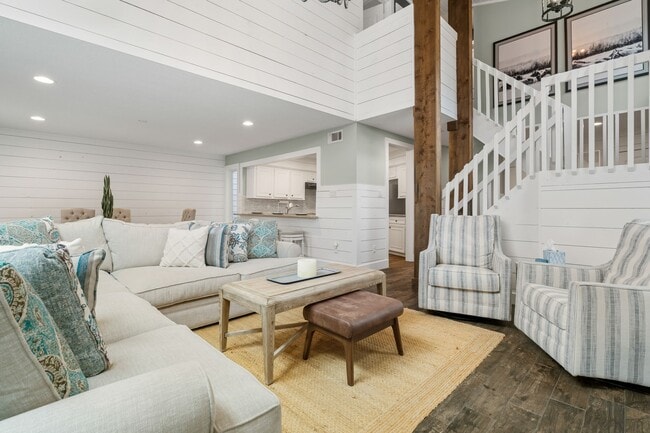 Building Photo - 3203 Poe Dr