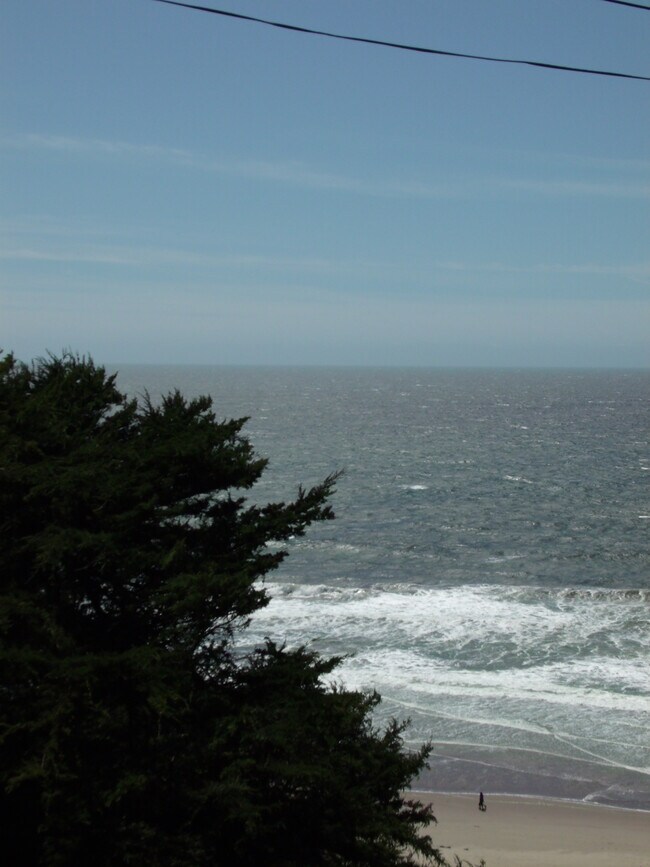 Building Photo - 39 Sunset Dr