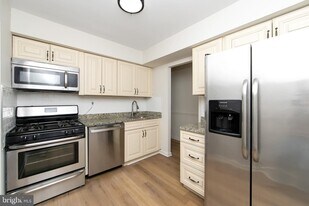 Building Photo - 222 Echelon Rd