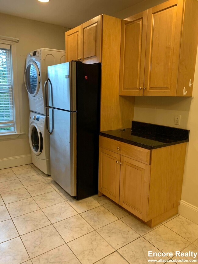 Building Photo - 23 Aspinwall Ave