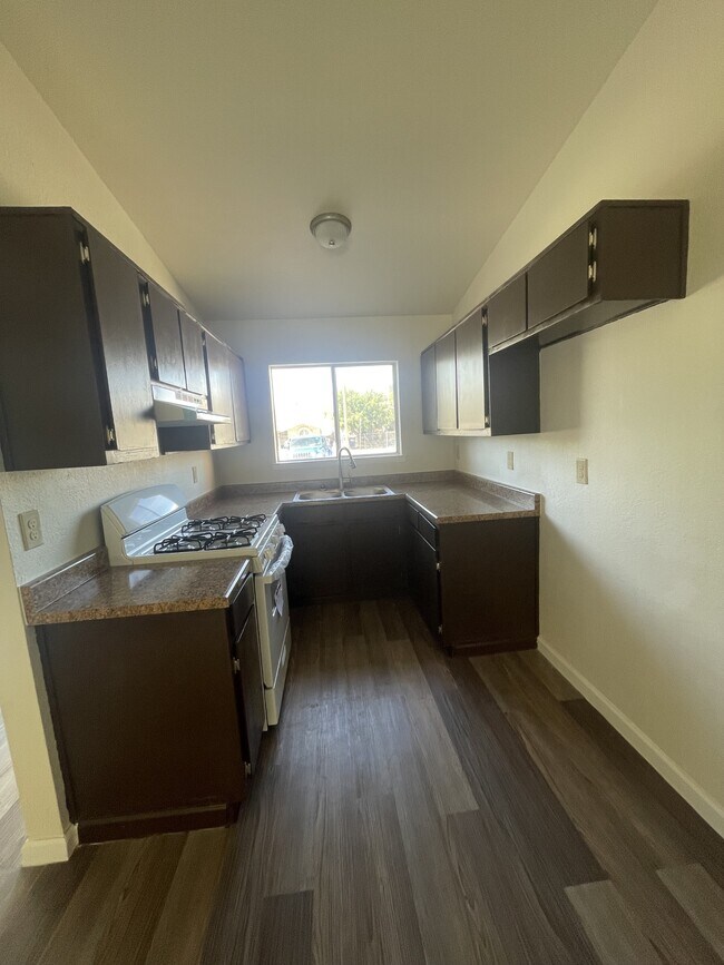 Building Photo - 864 Barandal Dr