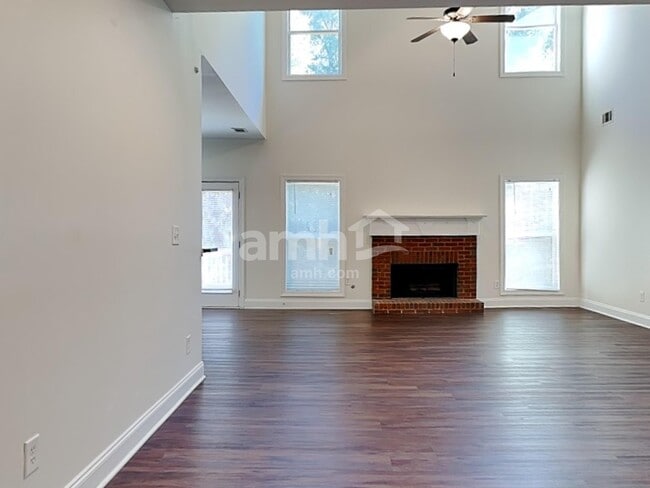 Building Photo - 483 Strawberry Walk