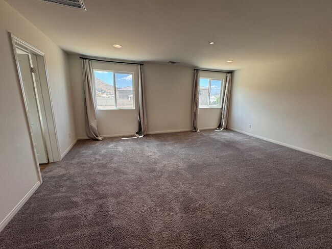 Building Photo - Beautiful 5 Bedroom 3 Bathroom Home Built in 2021