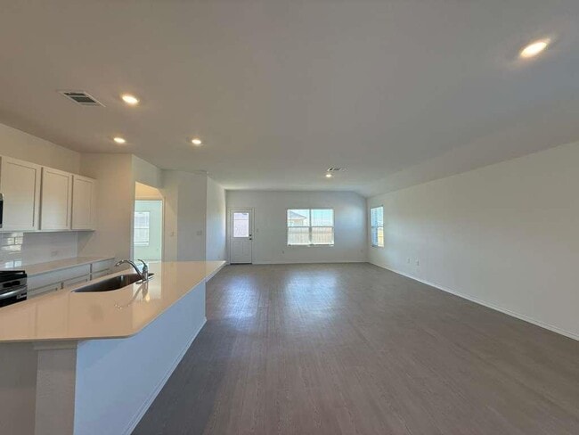 Building Photo - 200 Herald Dr