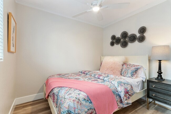 Building Photo - Furnished 3BR PB Gem – Walk to Beach & Bay