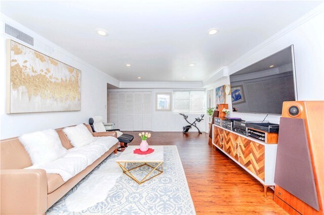 Building Photo - 358 S Gramercy Pl