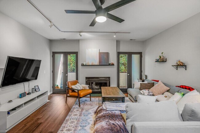 Building Photo - 501 Fenton Pl