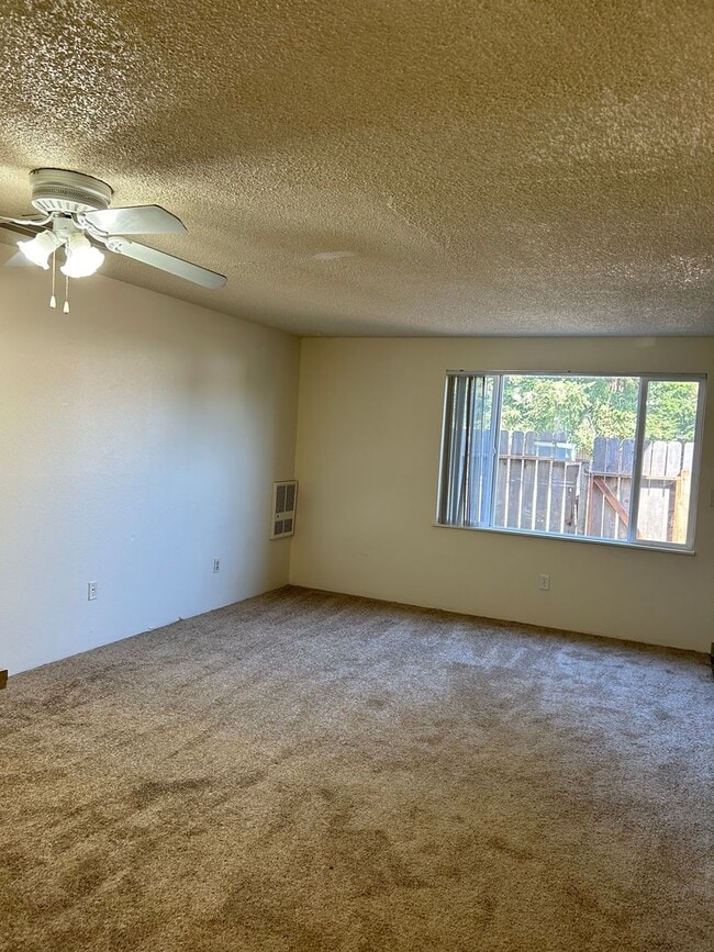Building Photo - (749) Jackson Square - 2 Bedroom / 1.5 Bat...