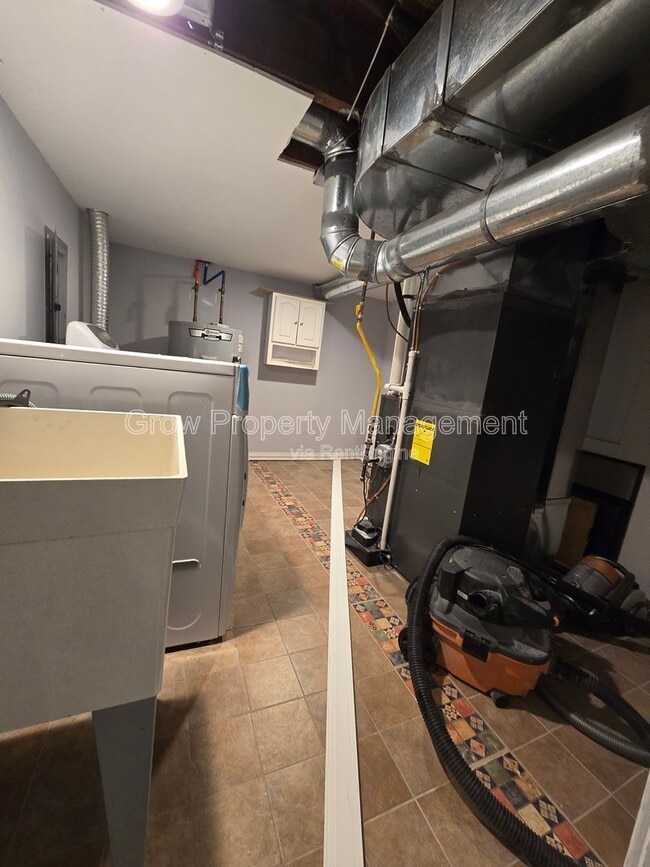 Building Photo - 1649 S Bailey St