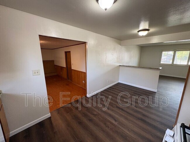 Building Photo - 1646 S Dollner St