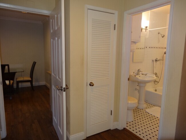 Building Photo - 17565 Bullock St