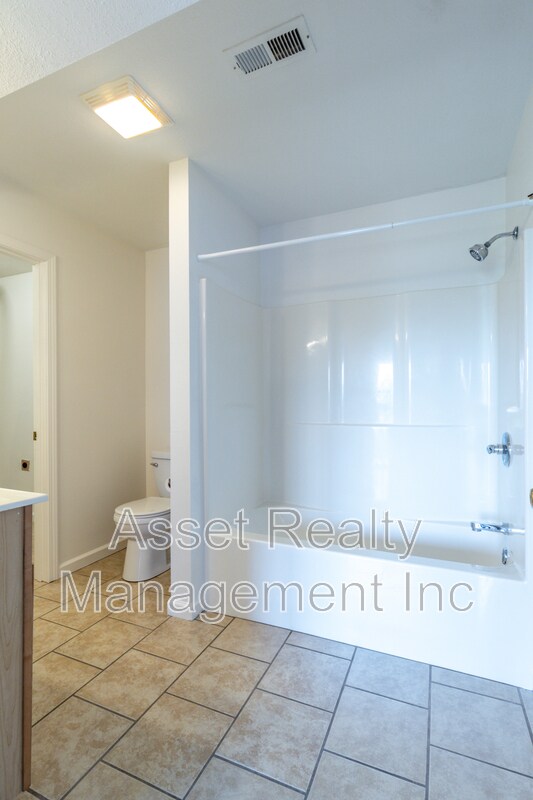 Building Photo - 628-616618628 N Cunningham Rd