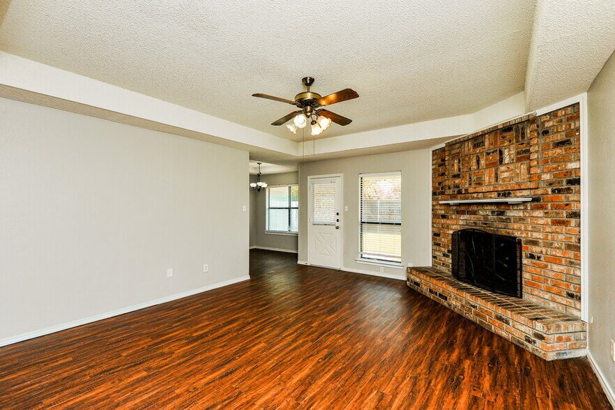 Building Photo - 4909 Barberry Dr