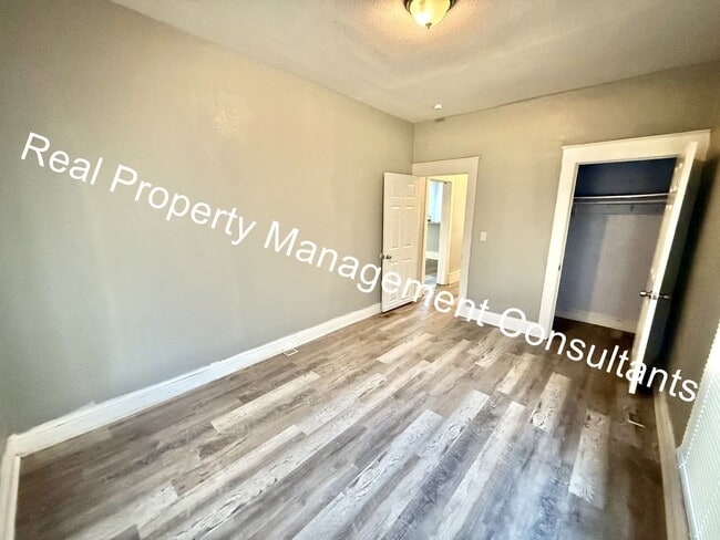 Building Photo - Renovated 2 Bedroom with Deposit Free Living via Obligo