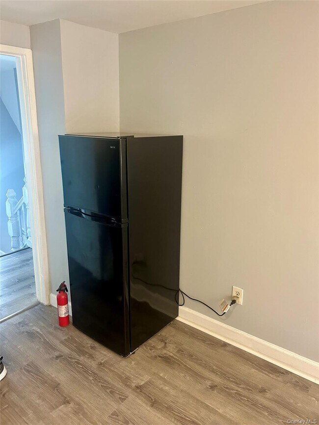 Building Photo - 85 E Valley Stream Blvd