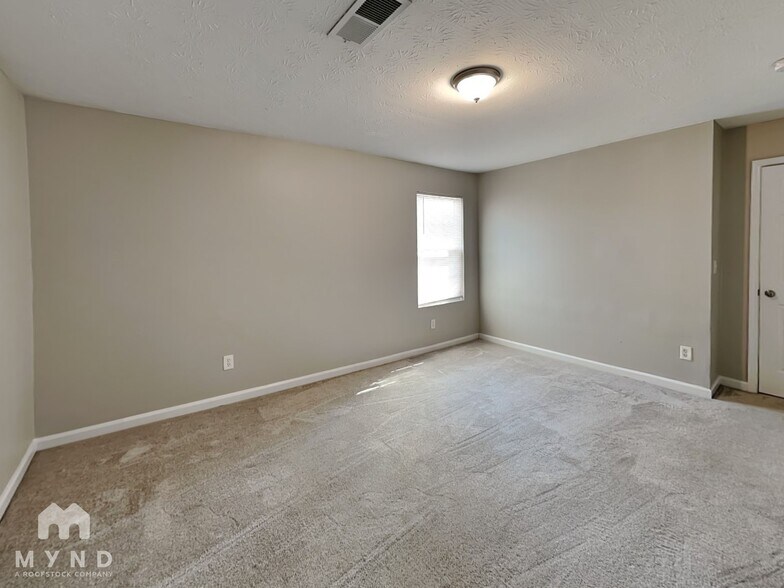 Building Photo - 305 Carter Ave