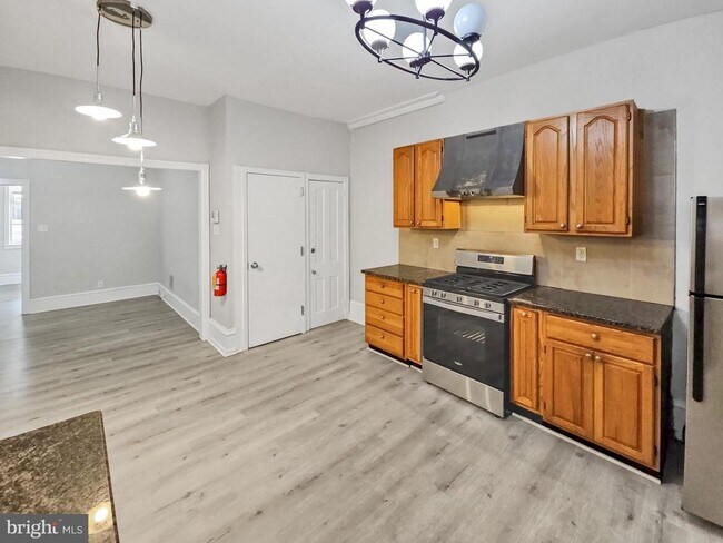 Building Photo - 637 N 32nd St