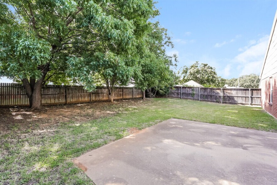 Building Photo - 6205 Vista Wood Dr