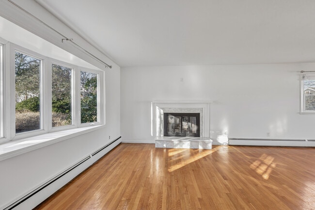 Building Photo - 4 Soundview Ave