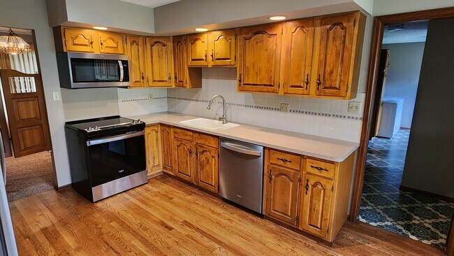 Building Photo - Ranch Style Home Located inside Kissing Camels!
