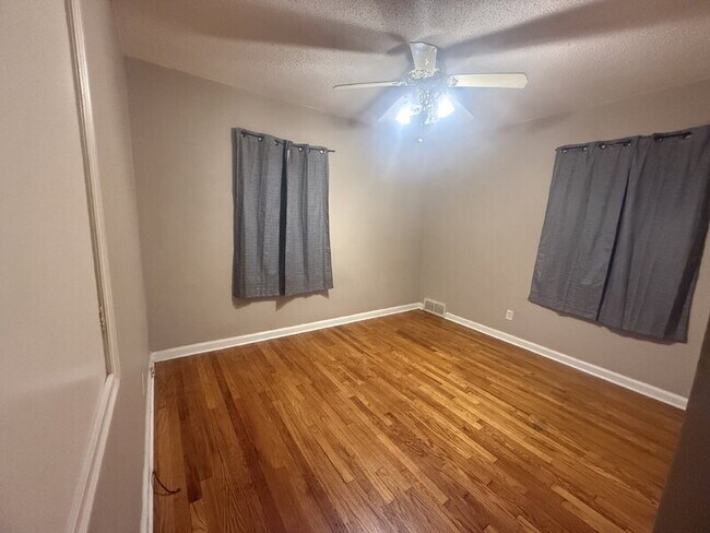 Building Photo - 1517 E Jefferson Ave