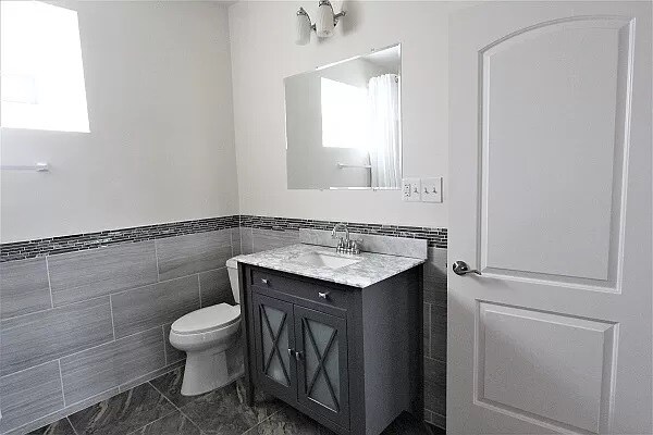 Building Photo - 8053 S Throop St