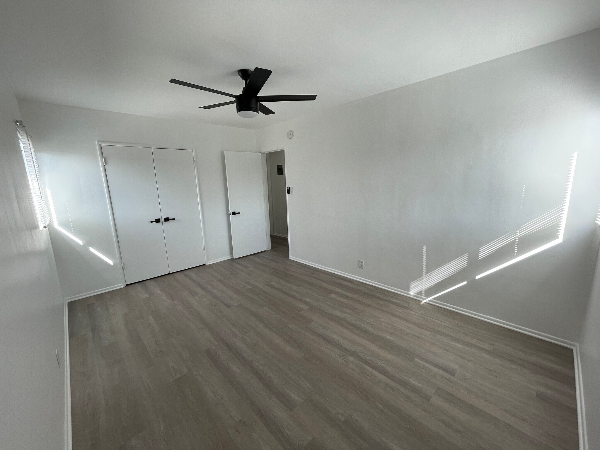 Building Photo - 3633 Kelton Ave