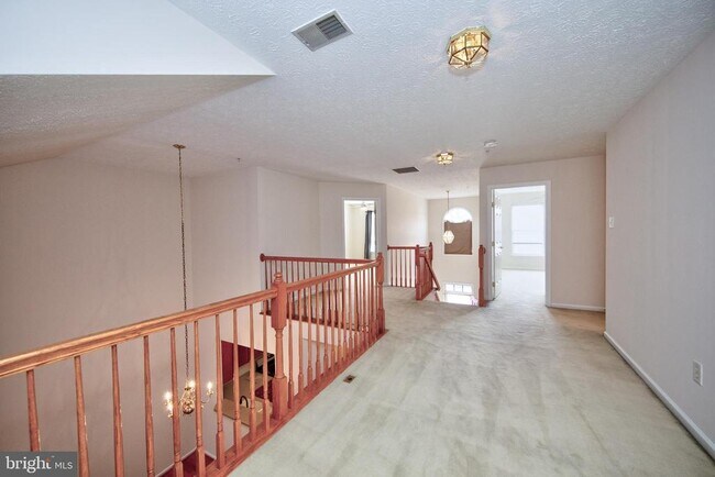 Building Photo - 5035 Woods Line Dr