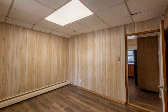 Building Photo - Cozy 4 Bedroom/2 Bathroom Detached Home in...