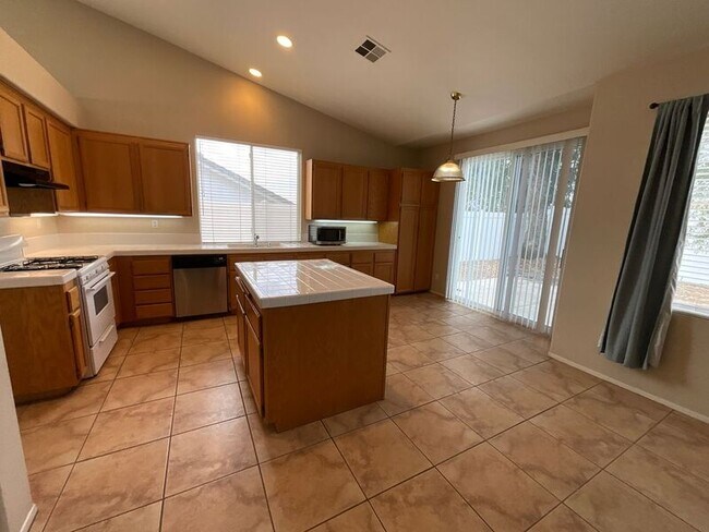 Building Photo - 39769 Candy Apple Way