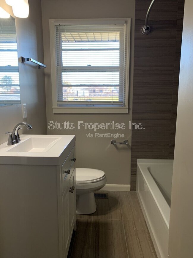 Building Photo - 106 Hackett Ct