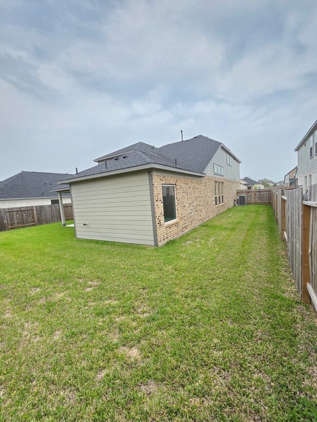 Building Photo - 3230 Tilley Dr
