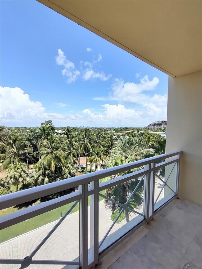 Building Photo - 445 Grand Bay Dr