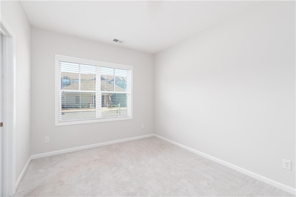 Building Photo - 770 Sunset Park Dr