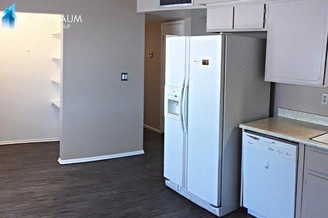 Building Photo - Charming 3-Beds, 1.25-Bath Single-Level Home in Apache Junction!