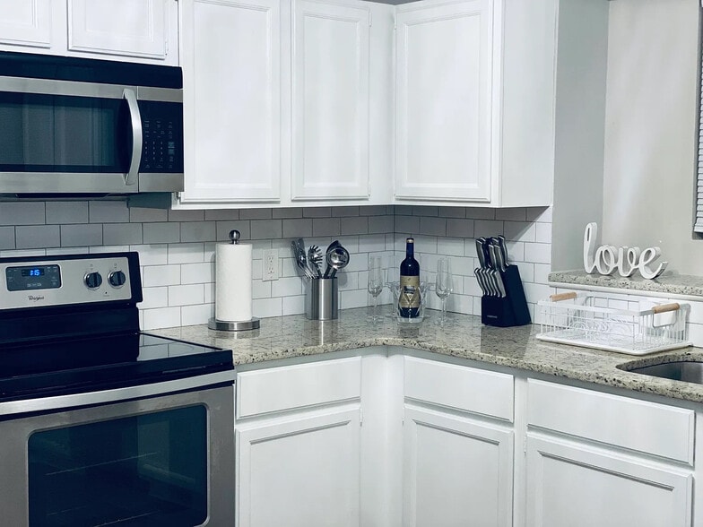 Building Photo - Room in Townhome on Mountain Springs Cir