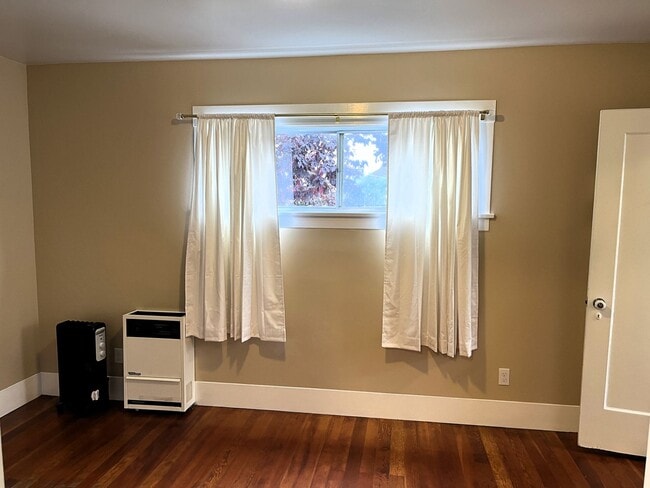 Building Photo - Pet-Friendly Centrally Located Fortuna Home Just Off Main Street!