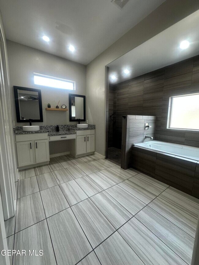 Building Photo - 13104 Red Cove