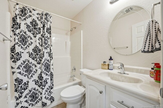 Building Photo - 1150 Green Hill Dr