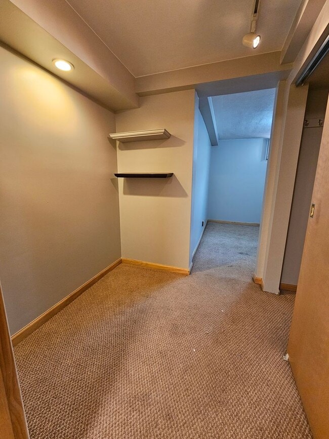 Building Photo - Alamo Placita Adorable 3 Bed 2 Bath Bungalow w/ CACH, Garage, Fenced Yard & More