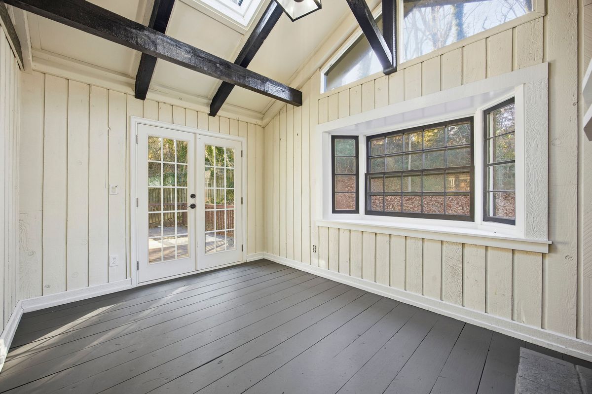 Building Photo - 2717 S Clark Dr