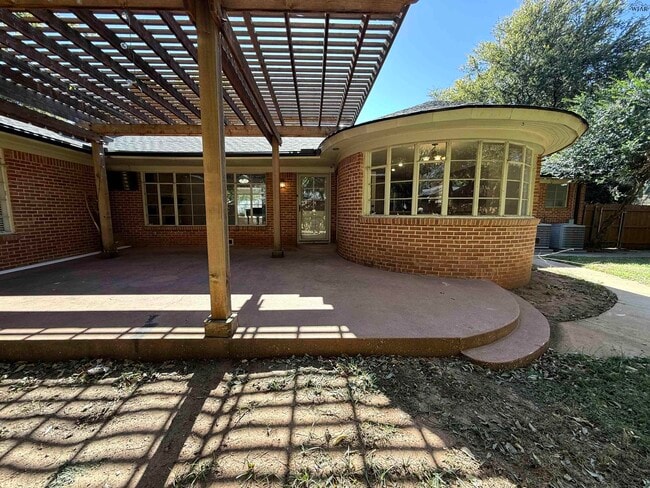 Building Photo - 2208 Avondale St