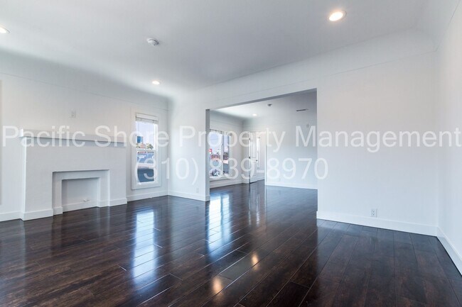 Building Photo - Mullen Duplex