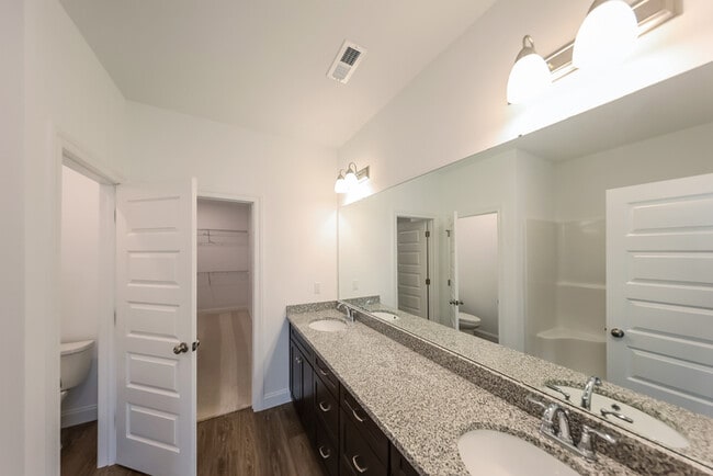 Building Photo - Modern 3-Bedroom Home in Crown Creek Village