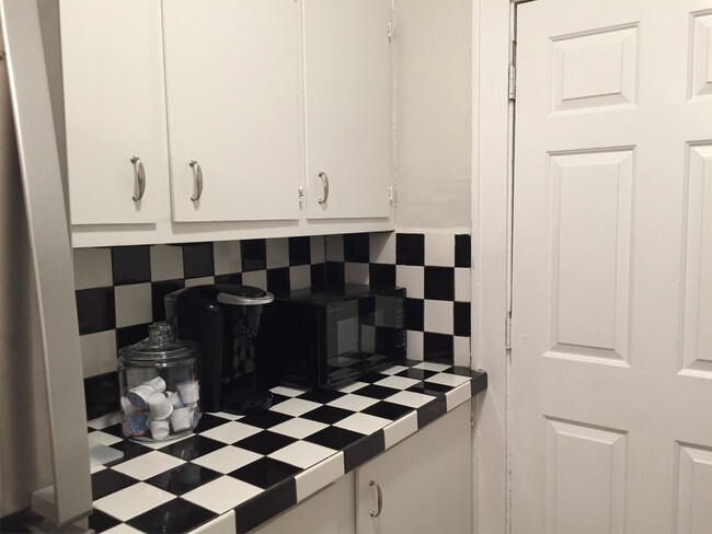 Building Photo - 1051 Government St