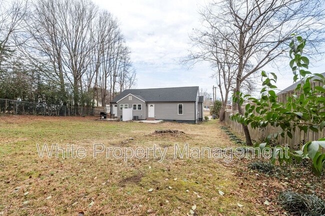 Building Photo - 1302 Venus St