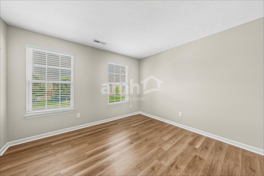 Building Photo - 644 Classic Ln