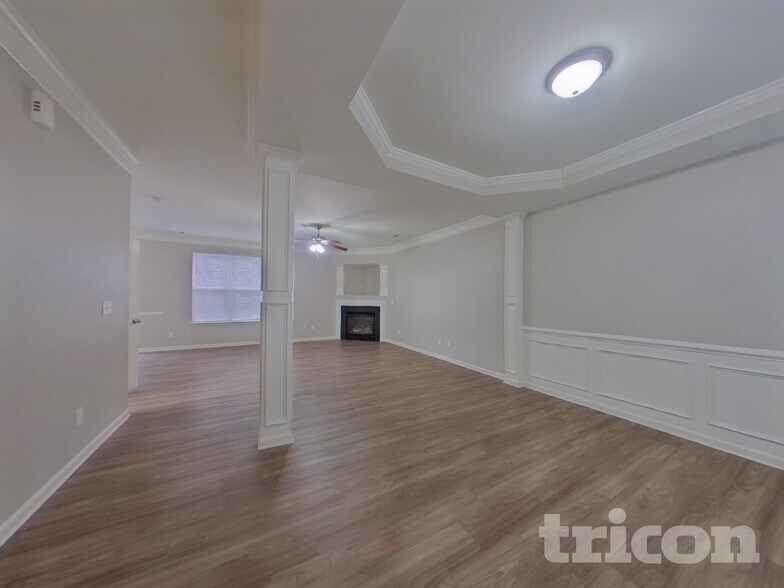 Building Photo - 11709 Oak St